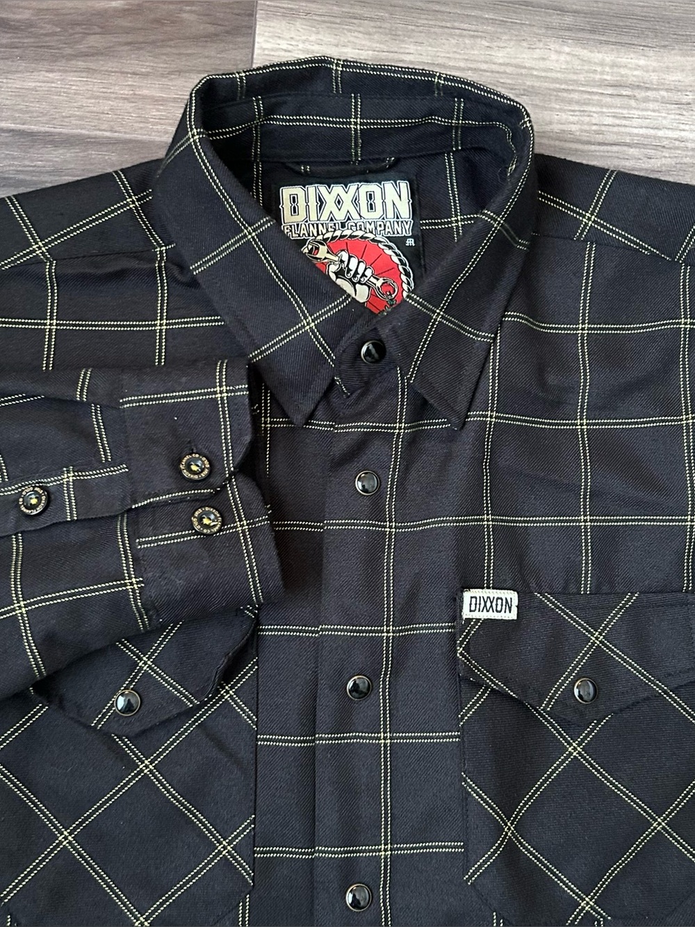 Dixxon Flannel Stay Gold Long Sleeve Pearl Snap Shirt Plaid Black Gold Mens M